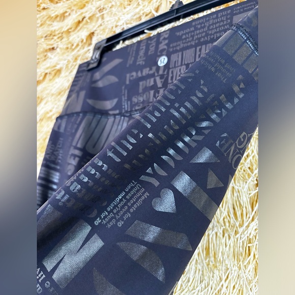 Lululemon🦄BNWT🦄Wunder Under HR 23" Crop Luxtreme✨20YR Manifesto Foil Black✨10 - Picture 9 of 16